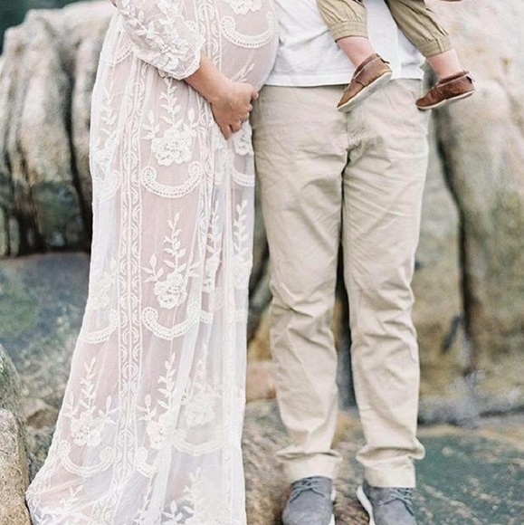 Boho Lace Photoshoot Maternity Dress - Picture 4 of 8